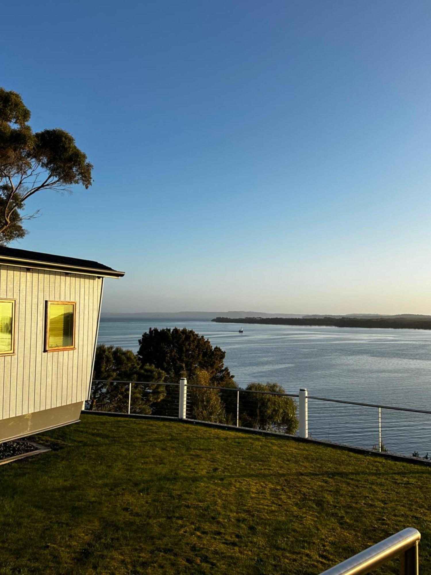 Wheelhouse Apartments Strahan Exteriör bild