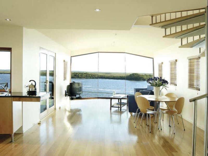 Wheelhouse Apartments Strahan Exteriör bild