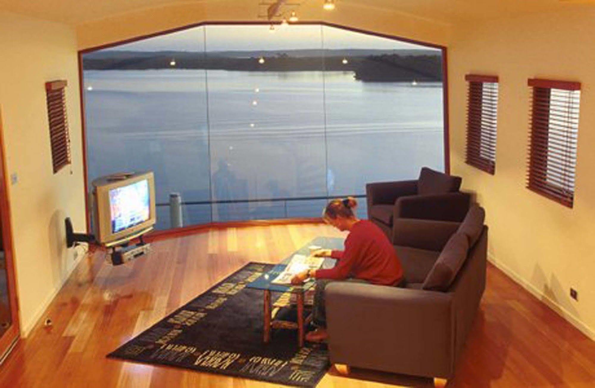 Wheelhouse Apartments Strahan Exteriör bild